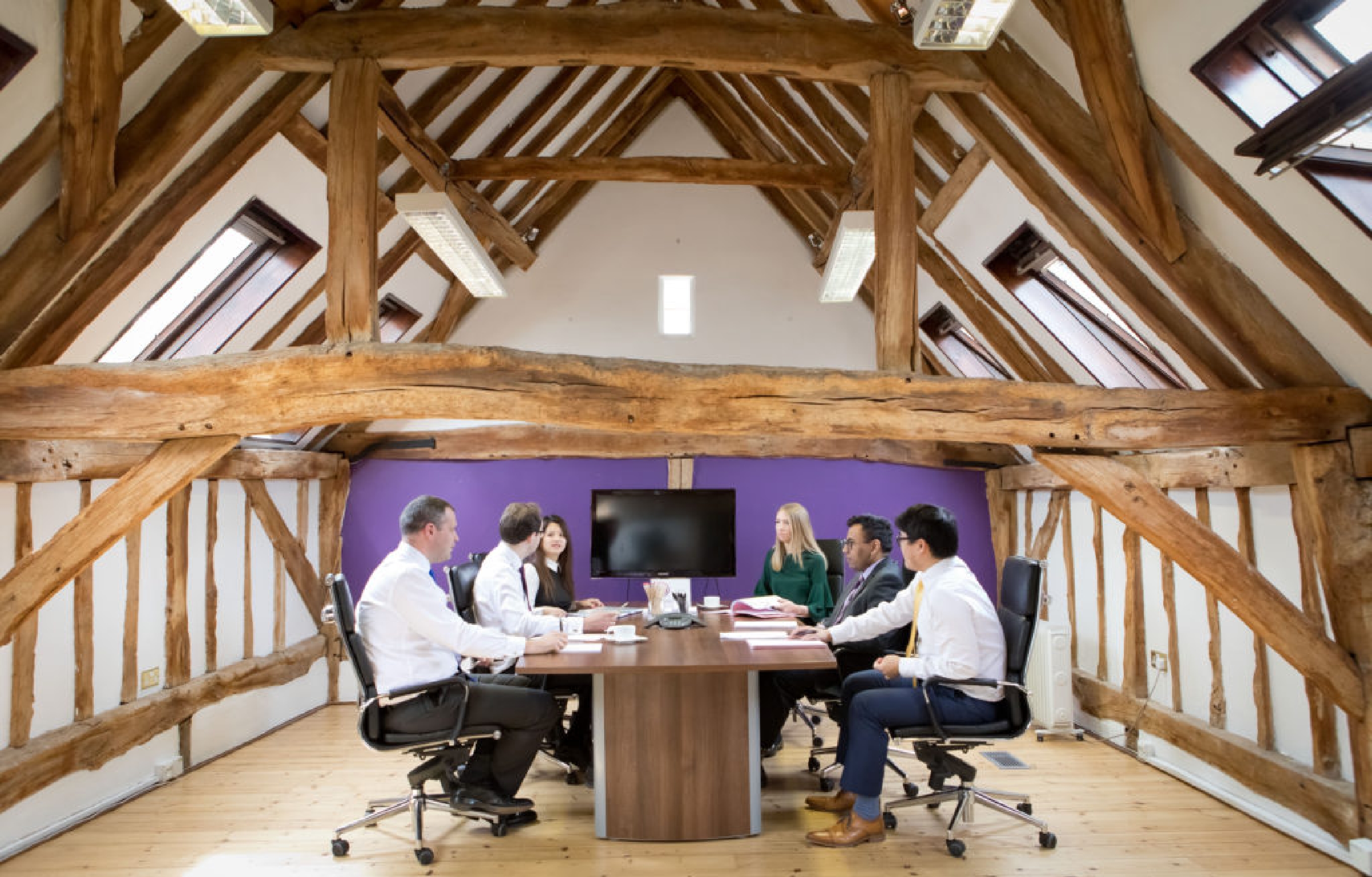 Meeting room with six employees